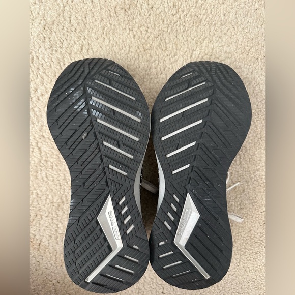 Brooks Levitate 5 Running Shoes Black/Grey/White US Women Size 8 - Picture 6 of 8